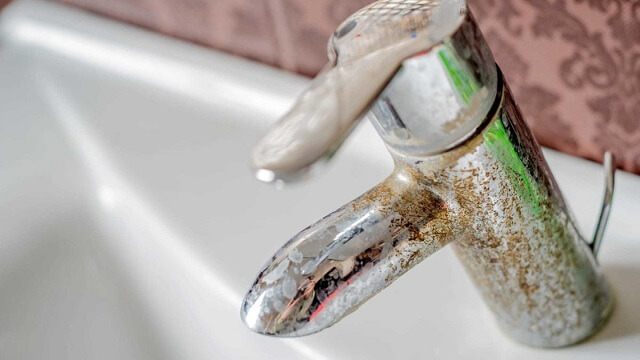 حذف رسوب و زنگ زدگی در خانه ها با استفاده از اسید سولفامیک